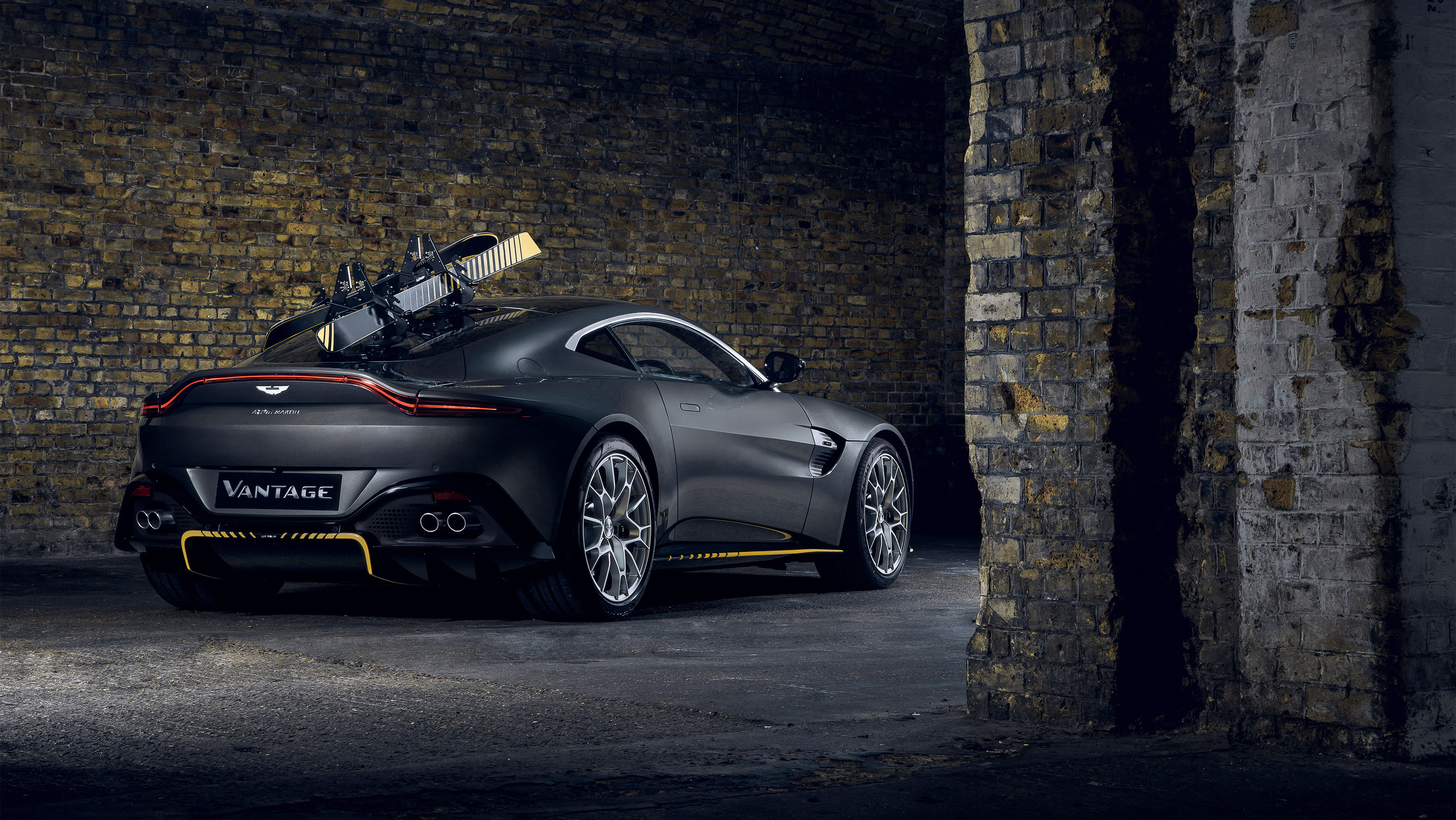 The Aston Martin Book (English, German, French and Japanese